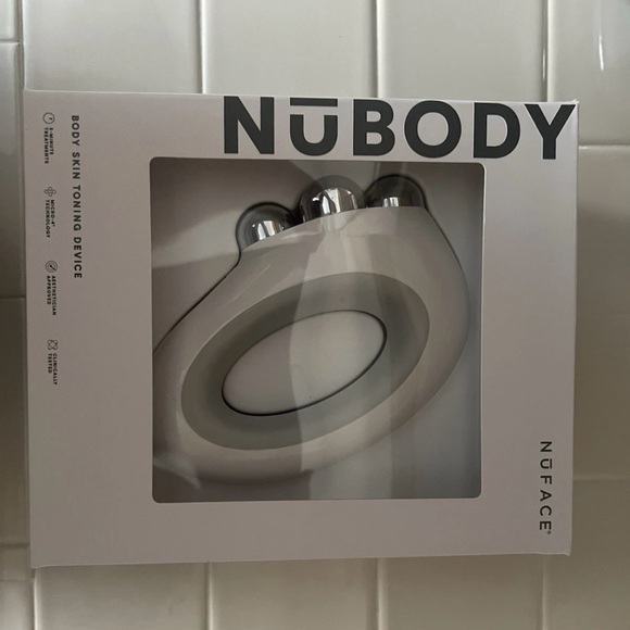 NuFace NuBODY Skin Toning Device in White and Silver Like New EXCELLENT conditio
